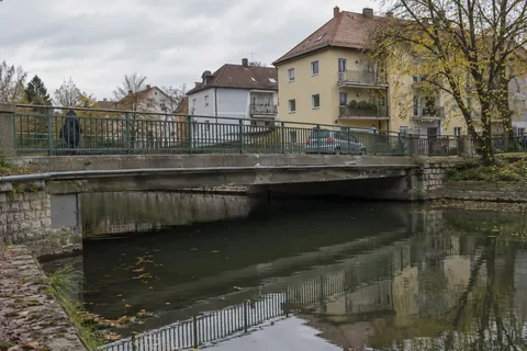 Kanalbrücke im Alltag
